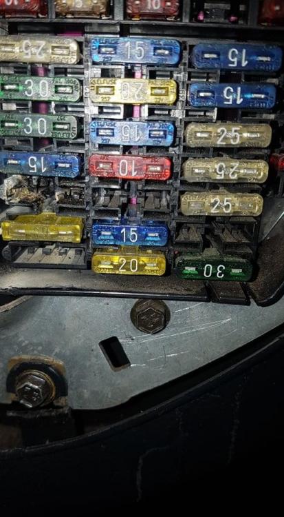 Бушона на бензиновата помпа гори - A4 1.8 1996 - тип B5 - AUDI CLUB ...